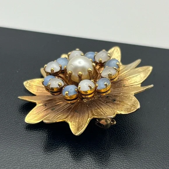 Gold tone blue rhinestone faux pearl flower brooch pin vintage - Picture 6 of 13